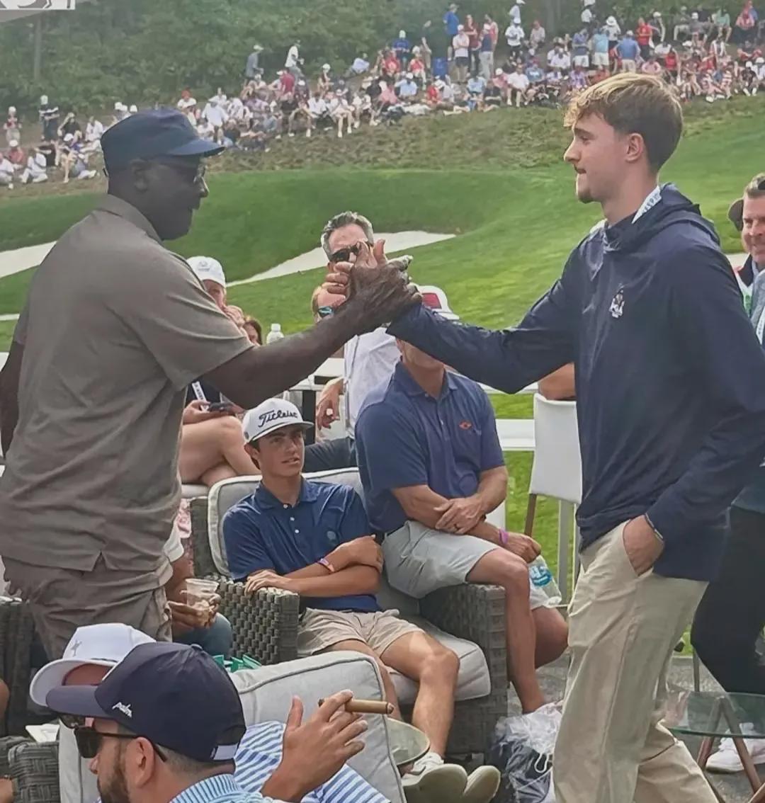 APP下载-力压乔丹！51+45+25！NBA又一史诗级新秀